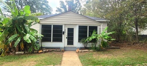 Charming 3-bedroom house with WiFi and AC in Kings Mountain!