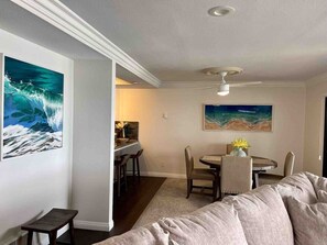 Dining - BreathTaking View of Ocean Blue and Orange Sunsets (Solana Beach)