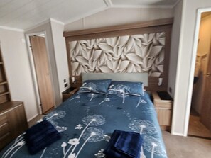 Chalet | 2 bedrooms, free WiFi, bed sheets - Mini Lodge Robin Hood Holiday Park (Rhyl)