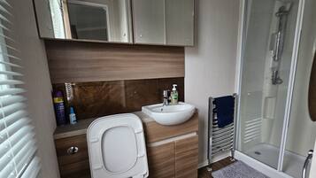Chalet | Bilik Mandi | Pancuran mandi, tuala disediakan