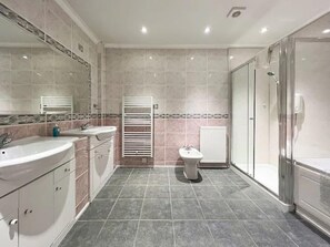 House | Bathroom