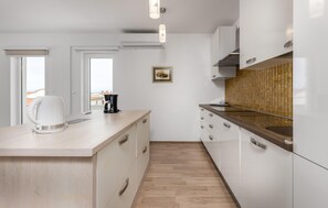 Kühlschrank, Ofen, Herdplatte, Geschirrspüler