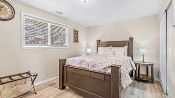 3 bedrooms, iron/ironing board, travel crib, free WiFi