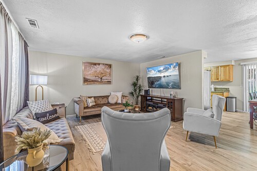 Beautiful & Comfortable Home in Central Point
