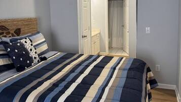 2 bedrooms, desk, iron/ironing board, WiFi