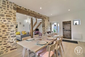 Dining - Chez Reine - MEZIERES SUR COUESNON (MEZIERES SUR COUESNON)