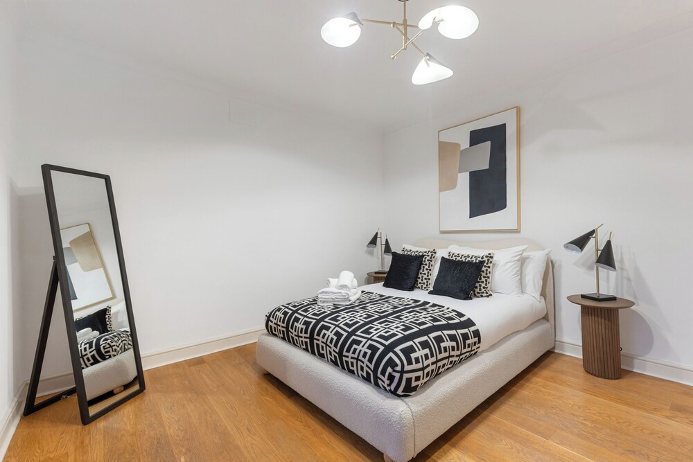 Luxurious Knightsbridge Retreat by Harrods London Vrbo