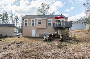 Exterior - Charming 3-bedroom house with WiFi, AC in enjoyable Lithonia (Lithonia)