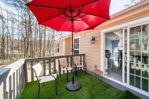 Terrace/patio - Charming 3-bedroom house with WiFi, AC in enjoyable Lithonia (Lithonia)