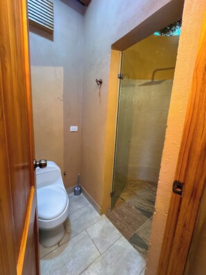 Toallas, jabón, papel higiénico