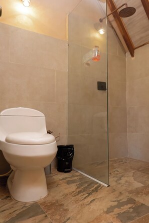 Handdukar, tvål och toalettpapper