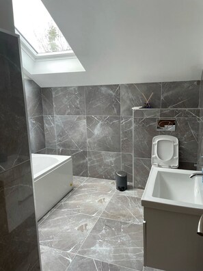 Apartment | Bathroom | Shower, towels