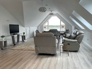 Apartment | Interior - Luxury Waterfront Apartment (Cuilmore)
