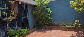 Spacious Home W Private Parking