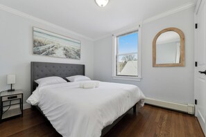 3 bedrooms, desk, iron/ironing board, free WiFi