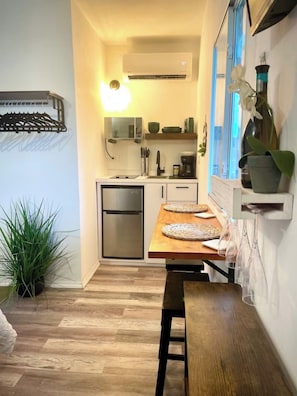 Fridge, microwave, stovetop, coffee/tea maker