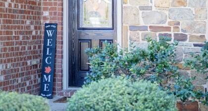 Serene 4-bedroom house with BBQ, 5-TVs in McKinney facing Park & Pond sleep 12