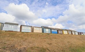 Cabin | Exterior - Moments From Beach/lodge/nature Reserve/sandilands (Mablethorpe)