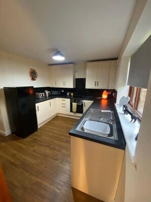 Hus | Eget kök | Kylskåp, mikrovågsugn, ugn och spishäll