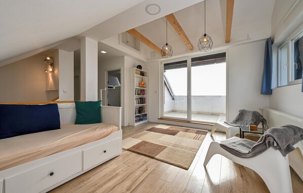 5 bedrooms, iron/ironing board, travel crib, free WiFi