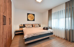 5 bedrooms, iron/ironing board, travel cot, free WiFi