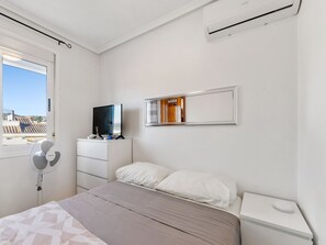 2 Schlafzimmer, Schreibtisch, Bügeleisen/Bügelbrett, WLAN