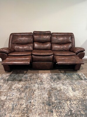 Interior - Centrally Located. Montrose, Downtown, and Midtown. Free Covered Parking (Houston)