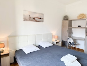 2 slaapkamers, reisbedje, gratis wifi, beddengoed