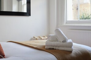 2 bedrooms, iron/ironing board, WiFi, bed sheets - The Ultimate London Retreat (London)