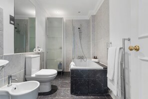 Hårtørrer, håndklæder, Sæbe, Shampoo