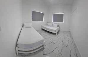 3 عدّة غرف نوم ومكواة/لوح كي وسرير سفر وواي فاي مجانًا