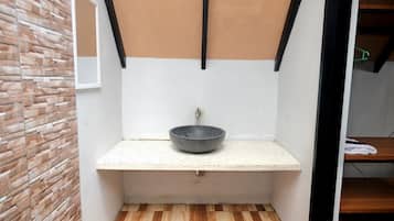 Deluxe Double Room, Garden View | Bathroom