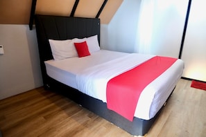 Deluxe Double Room, Garden View | Free WiFi