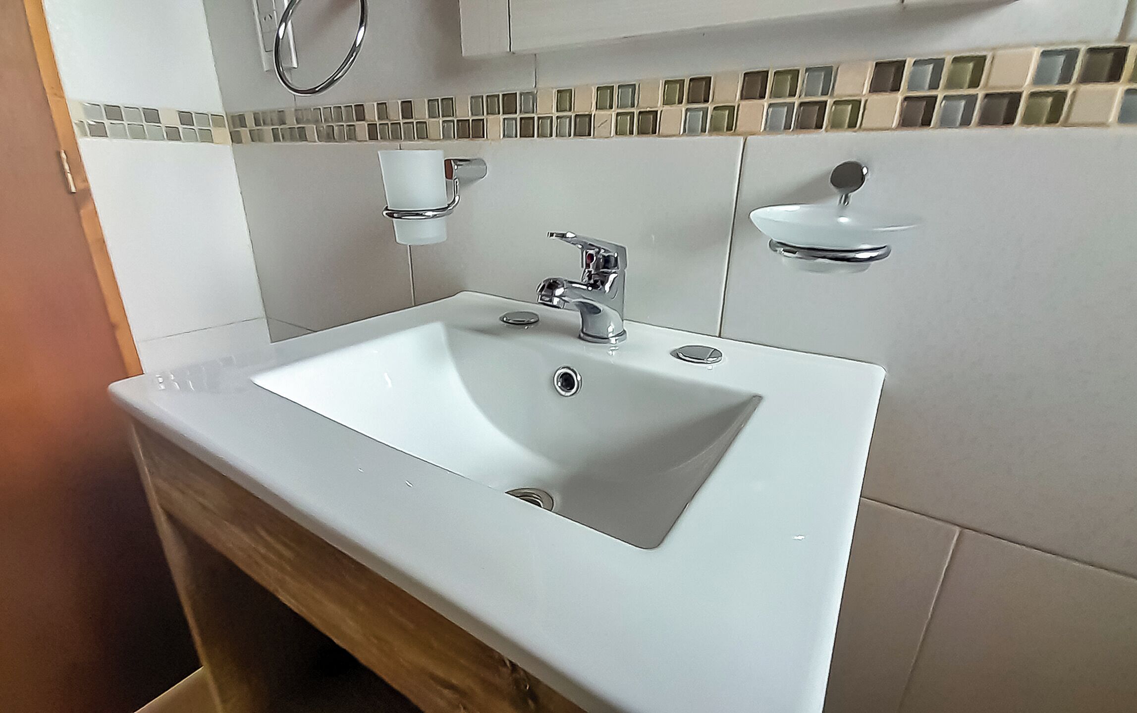 Suihku, pyyhkeet, saippua, vessapaperi