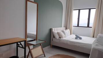 3 bedrooms, iron/ironing board, WiFi, bed sheets