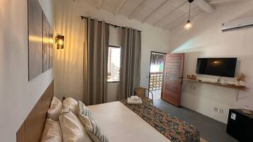 Comfort Double Room | In-room safe, laptop workspace, blackout drapes, iron/ironing board