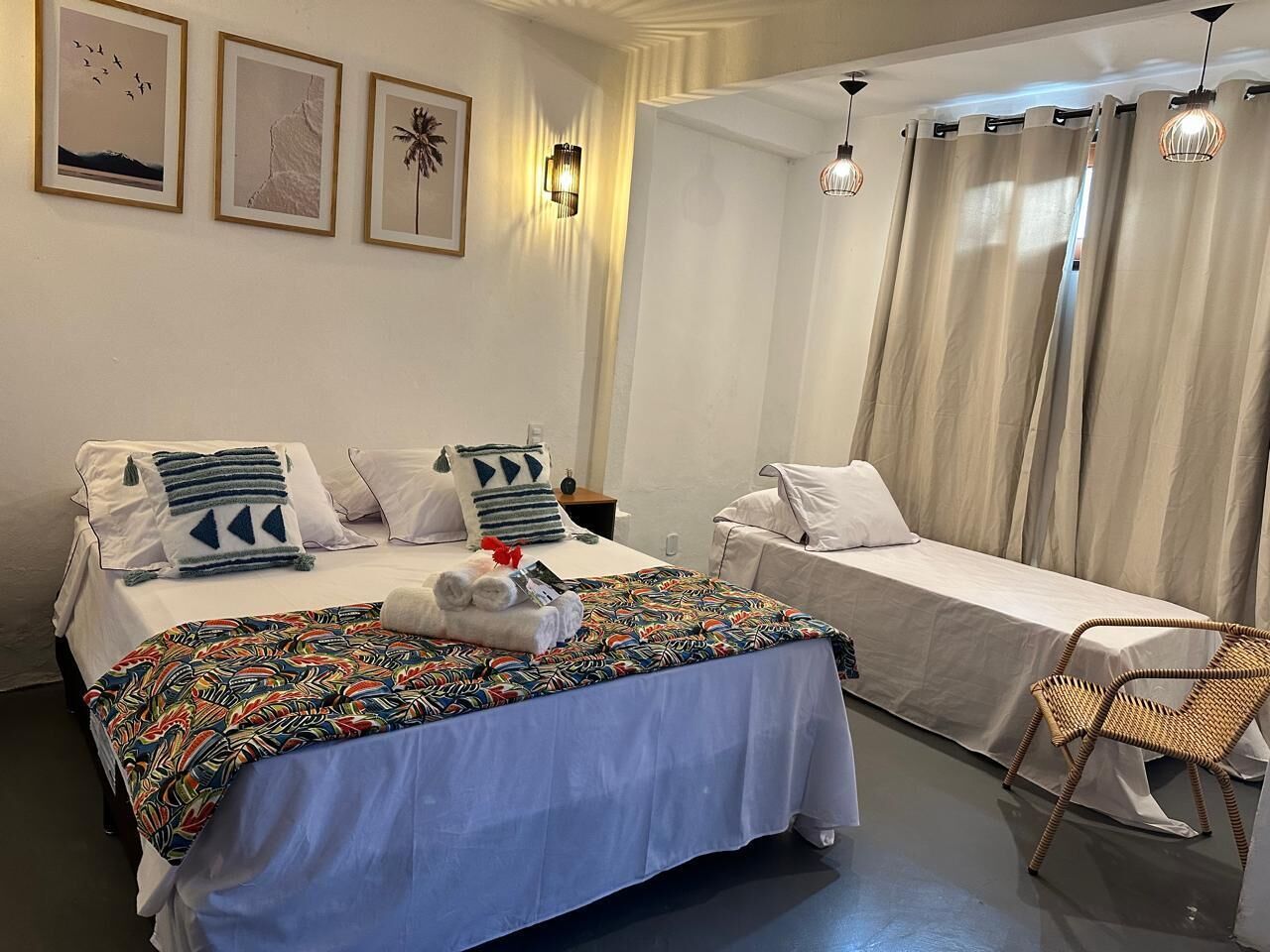 Comfort-værelse til 3 personer - ikke-ryger | Pengeskab på værelset, arbejdsområde til bærbare computere