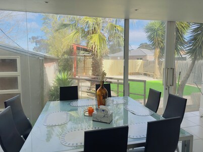 3 Bedroom cozy villa in Werribee near  Werribee CBD and other amenities