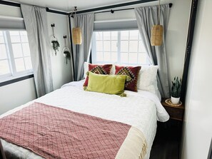 2 bedrooms, bed sheets