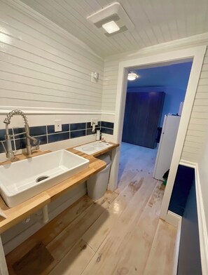 Shower - Not available (Rockport)