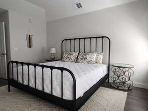 3 bedrooms, in-room safe, free WiFi, bed sheets