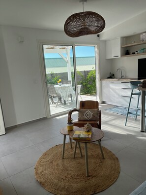 Interior - Charming apartment in Le Moule, 5-minute walk from cove and coastline (Le moule)