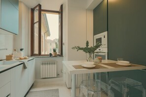 Fridge, microwave, oven, stovetop - Rafael Green Home - MyHomeinComo (Como)