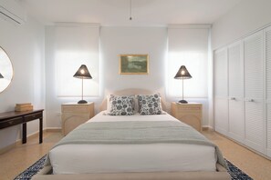 3 bedrooms, desk, iron/ironing board, free WiFi