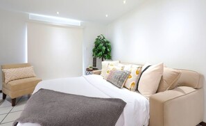 1 habitación, tabla de planchar con plancha, wifi gratis y ropa de cama 