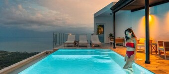 Este apartamento acomoda de dos a cuatro adultos