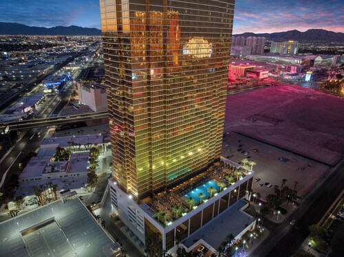 𝐓𝐑𝐔𝐌𝐏 56th Floor ⁕ Luxury Suite ⁕ Strip Views