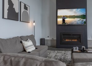 Smart TV, fireplace