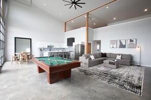 Games room - KABINO: Trailer Parking, Huge Garage Doors w/ hot tub Wifi (Island Park)