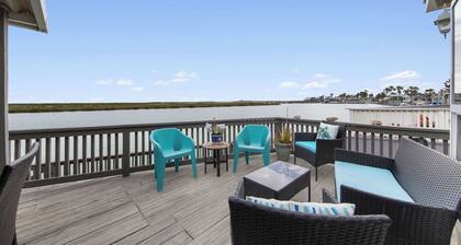 Little Launch - Waterfront, SpaceX Views, Pools